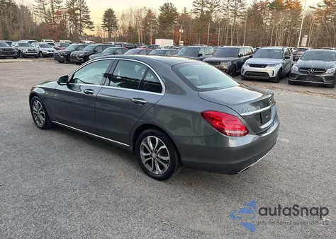 2017 Mercedes-Benz C 300 4Matic из США, поврежденный, VIN 55SWF4KB5HU197550